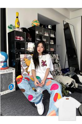 ヴィトン 半袖Tシャツ 限定ショーケース仕様のグラフィティロゴTシャツ