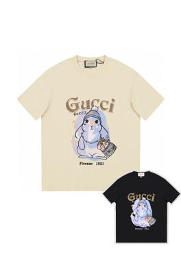 GUCCI  春夏の新作！グッチ  猫のロゴが印刷されたカラフルなコットンTシャツ