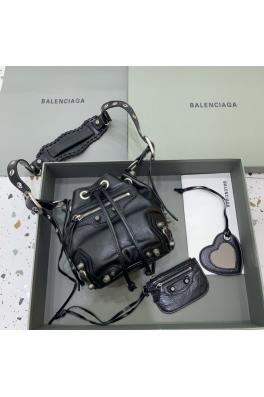 バレンシアガ ショルダーバッグ コピー　 BALENCIAGA 新しいバケツバッグ スモールサイズ　全2色