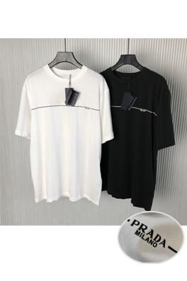 プラダ 短袖Tシャツ PRADA シンプルなロゴTシャツ、Pradaのモダンなスタイルを映し出す