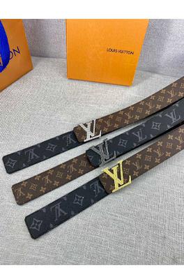 ヴィトン  ベルト スーパーコピー モノグラムキャンバスとしなやかな小牛革の組み合わせ、クラシックなLV Circleバックルが中央に輝くベルト