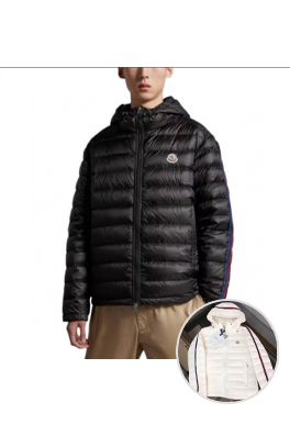 モンクレール  ダウンジャケットアウター コピー  MONCLER ストライプエッジとロゴデザインのフードつきダウンジャケット  驚異的なふんわり感と保温性