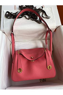 エルメス リンディ26   ユニークでスタイリッシュなLindy 26 cm リップピンクの高級バッグ