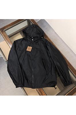バーバリー スーパーコピー ブランドロゴの新しいフード付きジャケット