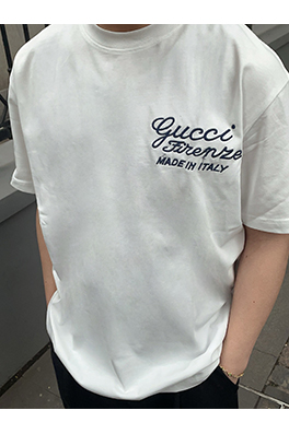 グッチ  アルファベットの刺繍Tシャツ