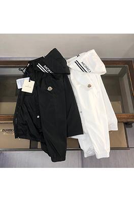モンクレール  アルファベットロゴプリント黒と白のストライプジャケットジャケット