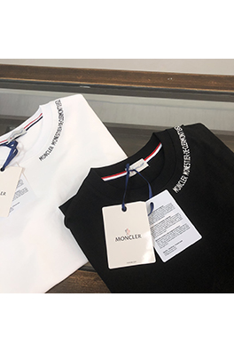 モンクレールスーパーコピー 通気性と肌に優しい半袖Tシャツ