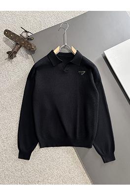 プラダ 新しいロゴバッジ繊細な刺繍ロゴセーター