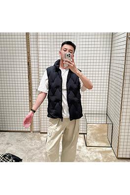 バーバリー 軍馬刺繍エンボスダウンジャケットベストコート