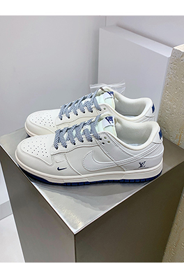 ナイキXルイヴィトンコピー  NIKE SB Dunk Low 先行版スニーカー