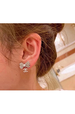 シャネルクラシックなダブルCリボンピアス
