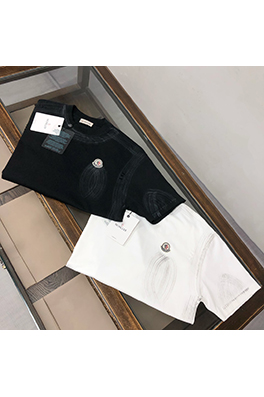 モンクレールクルーネック半袖Tシャツ