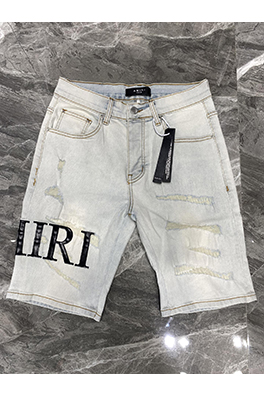 アミリファッションの穴の開いたショートパンツ