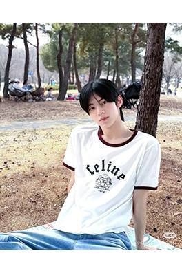 セリーヌ アルファベットロゴプリント半袖Tシャツ