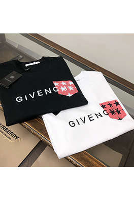 ジバンシイ 胸に文字のロゴがプリントされたクルーネック半袖Tシャツ