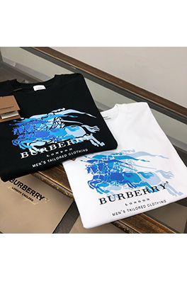 バーバリースーパーコピー 胸元にファントム重ね軍馬柄プリント半袖Tシャツ