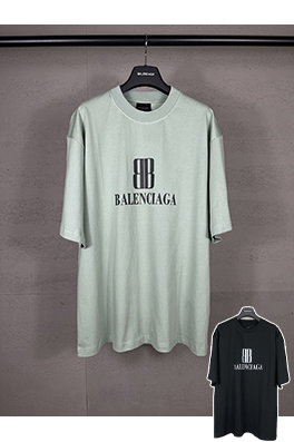 バレンシアガ パリの新しいロゴプリント半袖Tシャツ