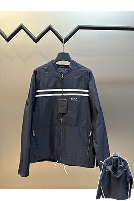 プラダ リサイクルナイロンプリントロゴジャケット