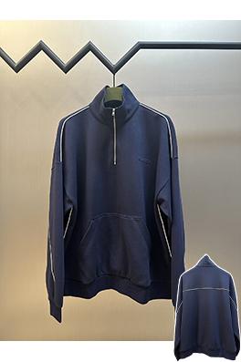 グッチ Gucci エンボスロゴジッパーパーカー