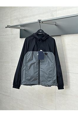 プラダ 新しい薄い三角マークの突撃服のコート