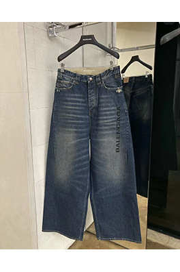バレンシアガ Balenc1aga アルファベットの刺繍ジーンズ