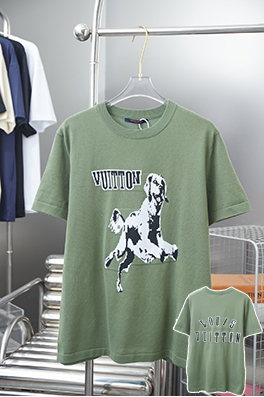 ルイヴィトン ブランドロゴが描かれたスマートハウンド柄半袖Tシャツ