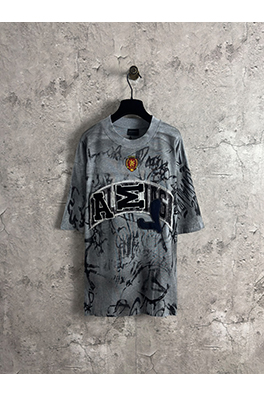 バレンシアガコピー マンネリコラボコレクションセメントスプレー汚れた手描き刺繍半袖Tシャツ