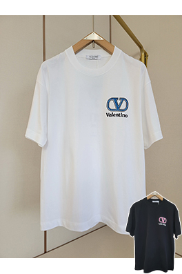 ヴァレンティノ 新しい象徴的なダブルVクラシック要素繰り返しテクスチャ文字半袖Tシャツ