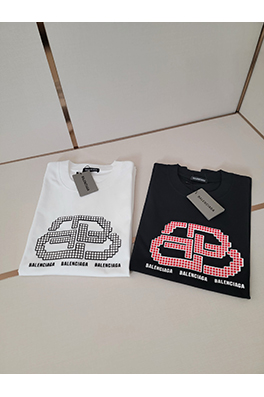 バレンシアガ 新しいピクセル化されたデザインスタイルの半袖Tシャツ