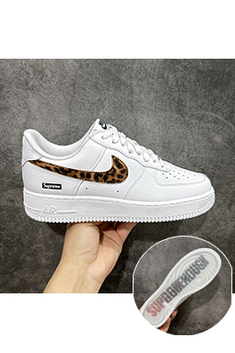 Nike Air Force 1 Low 07  x Supermeヒョウ柄ホワイトスニーカー