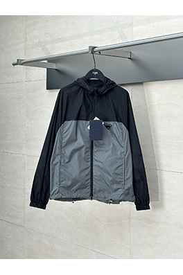 プラダ 新しい薄い三角マークの突撃服のコート