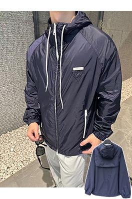 プラダナイロンフード付きジャケット