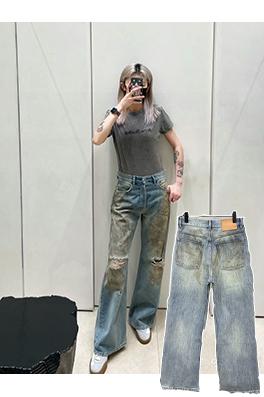 アクネストゥディオズ汚れたインクと穴の開いたジーンズ