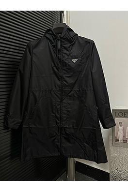 プラダ 新しいトレンチコートのコート