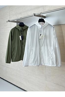 プラダ スタイリッシュな機能性ナイロンジッパージャケット