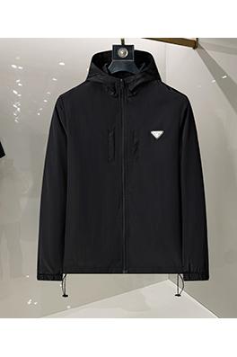 プラダ 新しい三角マークのメンズジャケット