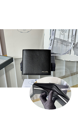 プラダ新しいメンズ 財布