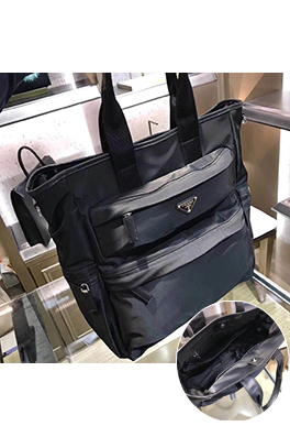 プラダ新しいナイロンハンドバッグ