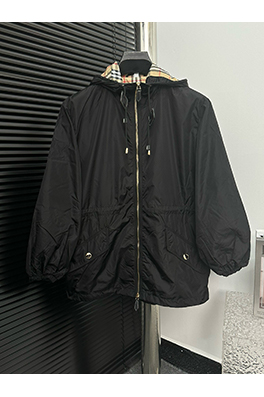 バーバリーコピー クラシックな両面ウインドブレーカーの薄いジャケット