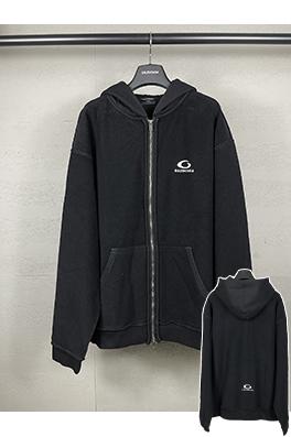バレンシアガ クラシックなロゴバック刺繍ジッパーパーカー
