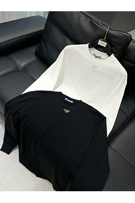 プラダスーパーコピー 新しいラウンドネックの長袖シャツ