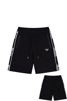 プラダ 新しいウェビングディテールのカジュアルショーツ