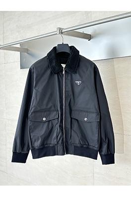 プラダ 新しいモデルファーカラートライアングルマイクロロゴジャケット
