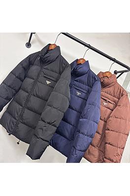 プラダ 新しい軽量ダウンジャケット