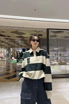 アミ フランスのミニマリストなグリーンのストライプ柄ラペル長袖プルオーバー