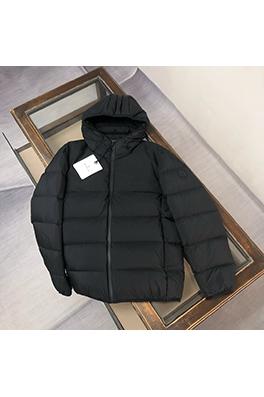モンクレール 秋冬けの最新フード付きダウンジャケット