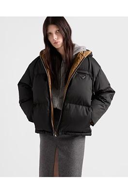 プラダ 新しいトライアングルロゴダウンジャケット