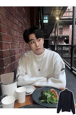 バレンシアガスーパーコピー 袖にロゴが入ったクルーネックセーター