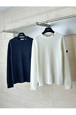 モンクレールコピー 新しいコントラストロゴ刺繍プルオーバーセーター