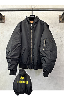 バレンシアガ Balenciaga ウィンターワールドグレインウィートイヤーボンバージャケット